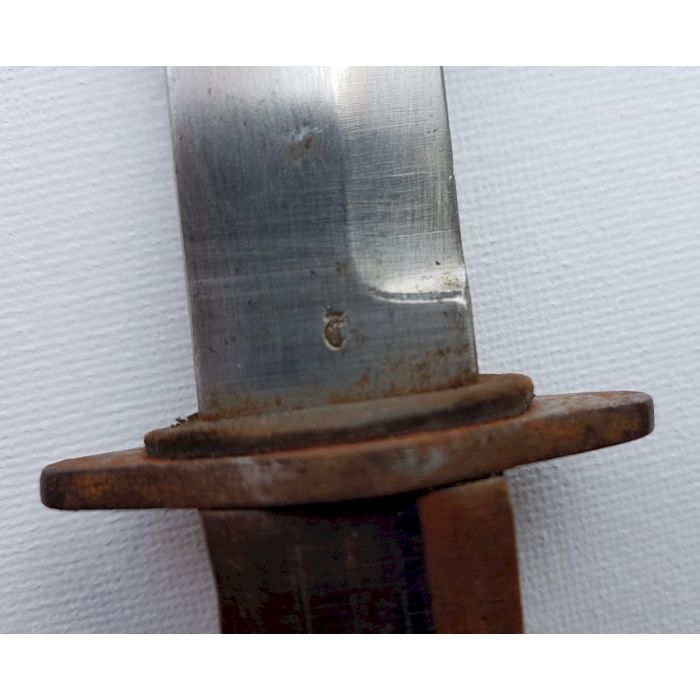 GERMAN WWI TRENCH KNIFE AND METAL SCABBARD SHEATH MARKED GOTTLIEB HAMMESFAHR SOLINGEN FOCHE - Image 4