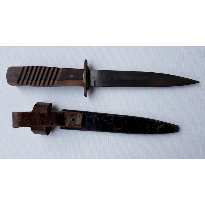 GERMAN WWI TRENCH KNIFE AND METAL SCABBARD SHEATH MARKED GOTTLIEB HAMMESFAHR SOLINGEN FOCHE - Image 6