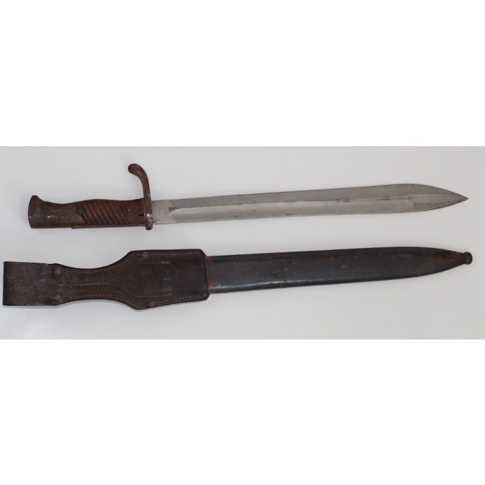 GERMAN WWI M1898 BUTCHER BAYONET WITH FROG & METAL SCABBARD. SIMSON & C. SUHL DATED 1916 - Image 2
