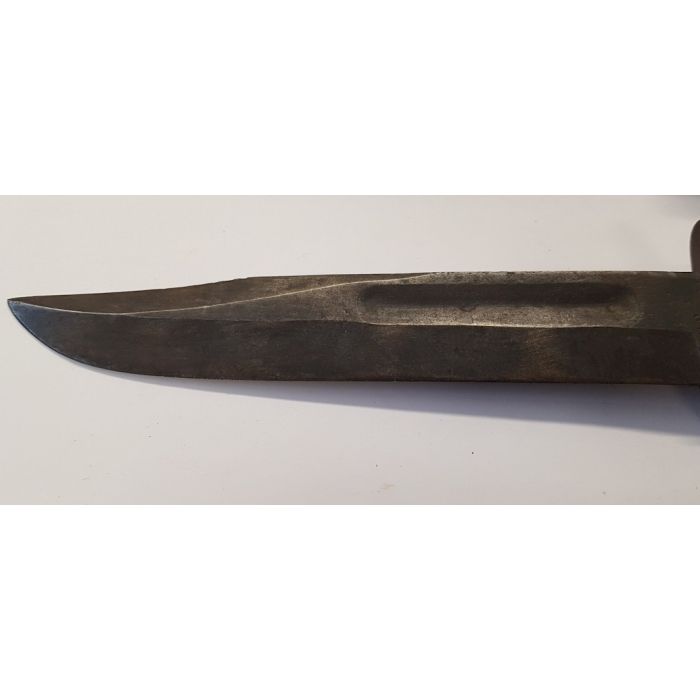 U.S. WWII KA-BAR FIGHTING KNIFE BY CAMILLUS N.Y. WITH LEATHER SCABBARD - Image 6
