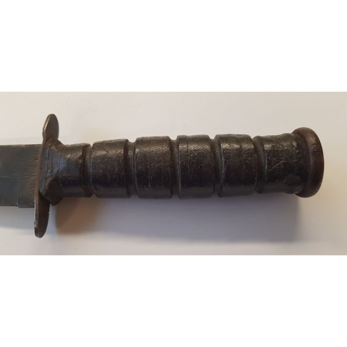 U.S. WWII KA-BAR FIGHTING KNIFE BY CAMILLUS N.Y. WITH LEATHER SCABBARD - Image 5